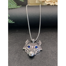 Zilverkleurige wolfkop met ketting en Zirconia blauwe ogen