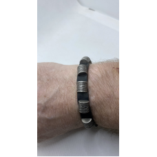 Leren armband, smal, cross studs, zwart en bruin