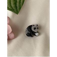 Broche Panda met parel en stras Broche Panda met parel en stras