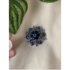 Blauwe rozet met stras Blauwe rozet met stras