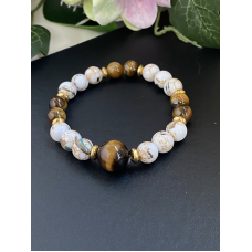 Natuursteen met grote steen en rvs spacers Natuursteen met grote steen en rvs spacers