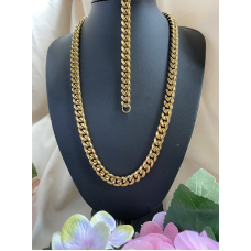 Ketting met armband goudkleurig Cubaanse schakel. Ketting met armband goudkleurig Cubaanse schakel.